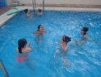 A la piscina de Maria y Manu