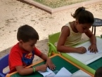 Haciendo actividades en el quiosco