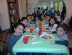 Cena con los amigos en Que viene el Lobo