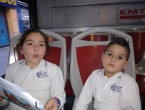 Al odontólogo, leyendo