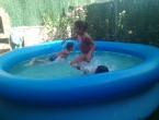 A la piscina de los primos