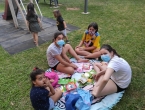 Juegos en el parque con mascarilla