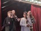 Crepería de lujo y karaoke