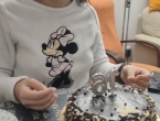 Cena con tarta de cumpleaños