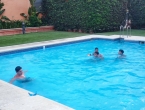 Piscina con los amigos