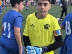 Partido de fútbol y espectadores de baloncesto