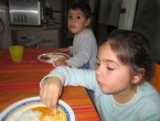 Comiendo huevos
