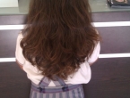 Alba va a la peluqueria