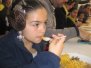 20150316 Tirando petardo, comiendo y peinandome